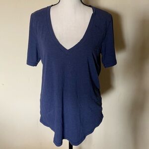 Lululemon t shirt in dark blue size med?